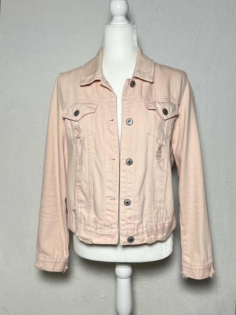 oodji Light Pink Distressed Cropped Denim Jacket - size M